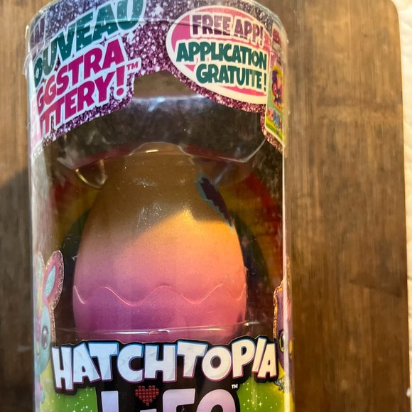 Hatchimals Hatchtopia Life, 2-inch tall Plush Hatchimals with Interactive Game - Picture 5 of 5